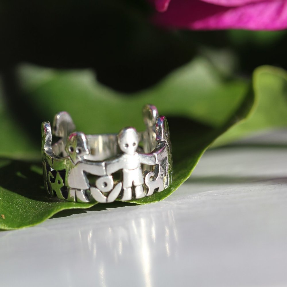 James Avery Children Holding Hands & Dog 925 Ring Gem